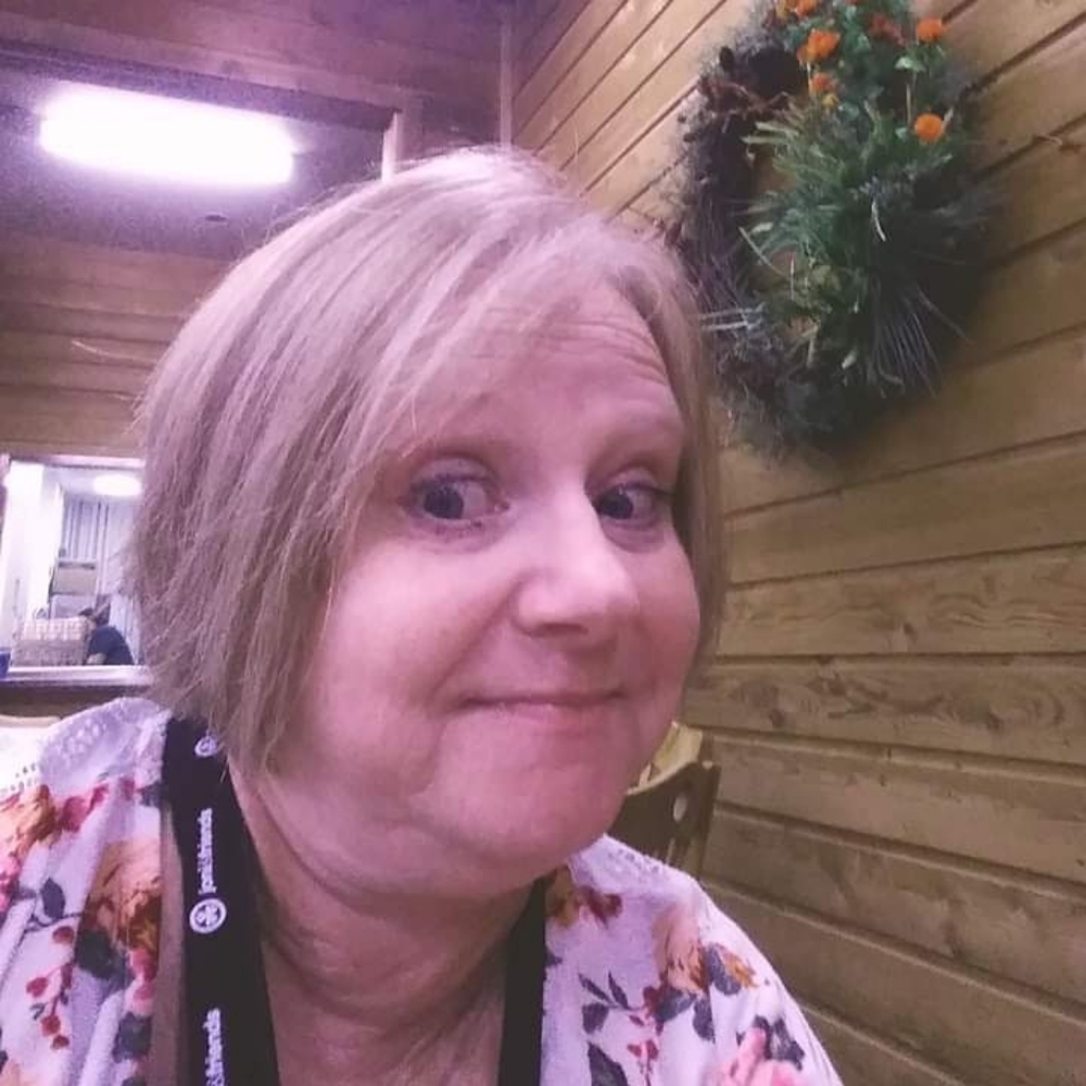 Meet your Posher, Lara